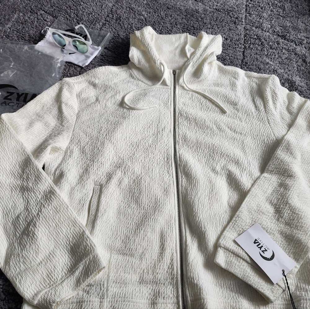 ZYIA Cream Zippered Sweatshirt with Ribbed Cuffs including ZYIA sunglasses